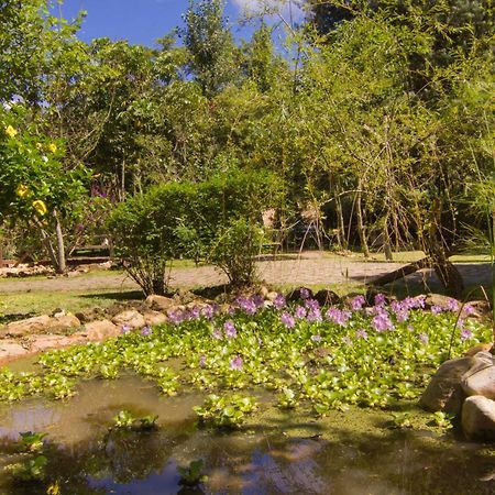 Отель Pousada Canto Da Lua Сан-Бенту-ду-Сапукаи Экстерьер фото